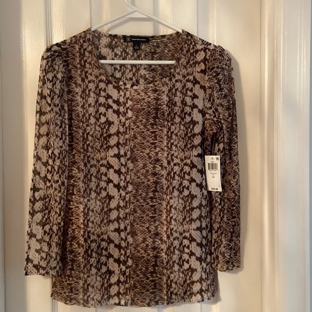 NWT - INC International Concepts Women’s Size Small printed long sleeve top